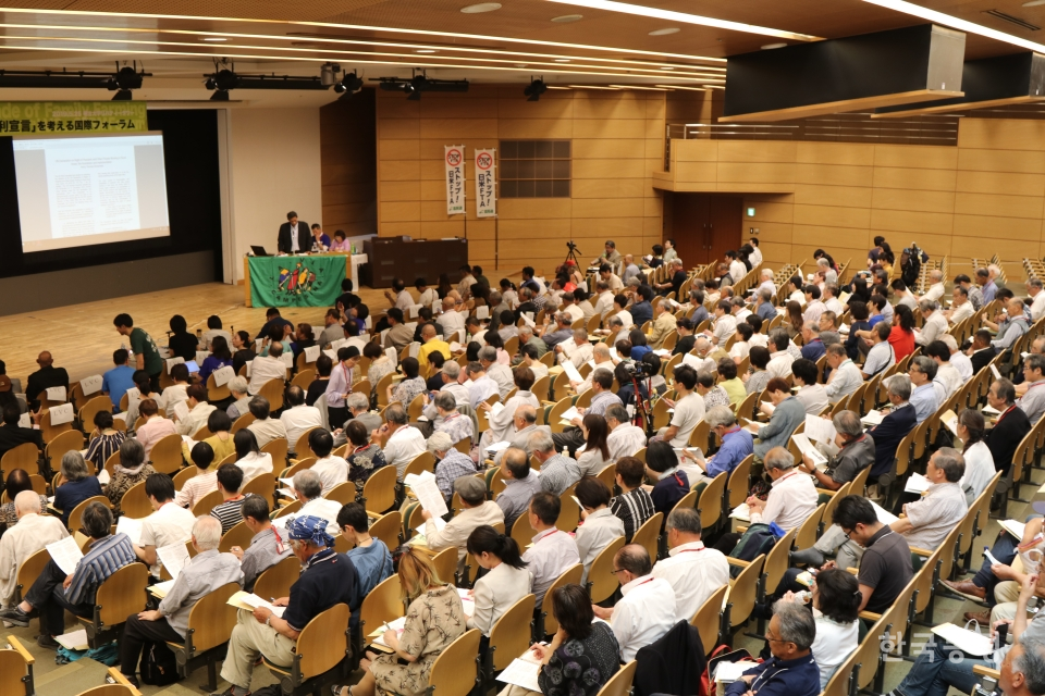 지난달 25일 도쿄 메이지대학에서 일본농민운동전국연합이 주최한 국제 포럼 ‘유엔 가족농 10년과 농민권리선언’이 진행되고 있다.