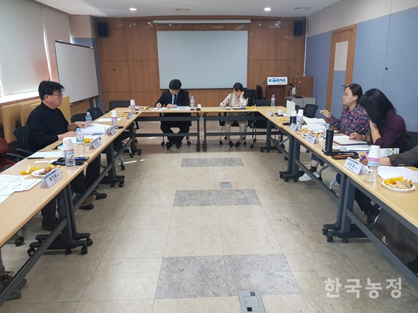 농촌진흥청 국립농업과학원은 지난달 30일 대전역 회의실에서 ‘토종자원 활용 사업화방안 개발을 위한 전문가협의회’를 열었다.