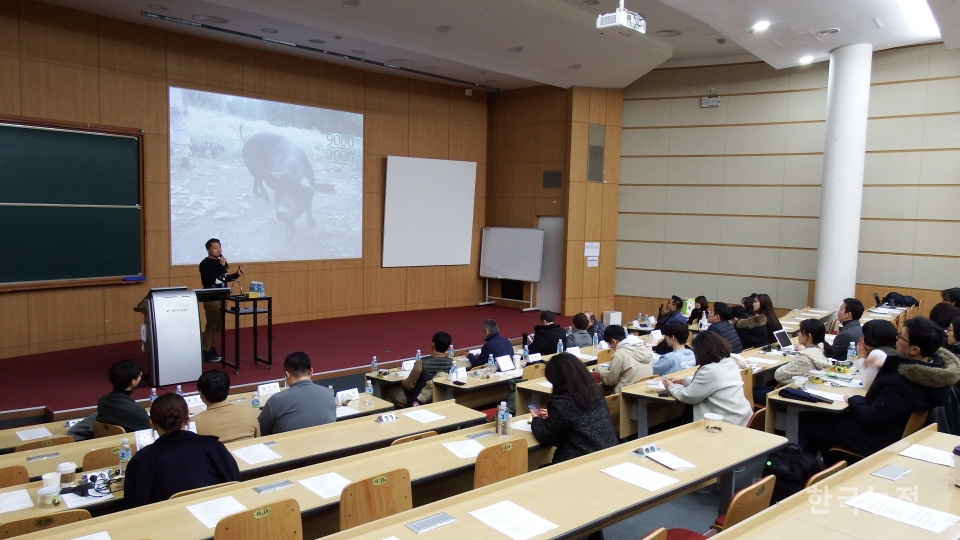 서울대학교 푸드 비즈니스 랩은 지난 14일 서울대학교에서 효율성을 좇지 않는 생산자와 셰프 공개 세미나를 열었다.