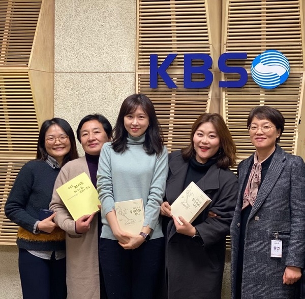 KBS1 ‘오늘 아침 1라디오’ 에서 여성농민을 주제로 '농익은 토크' 녹음이 끝난 뒤 출연진들이 함께.
