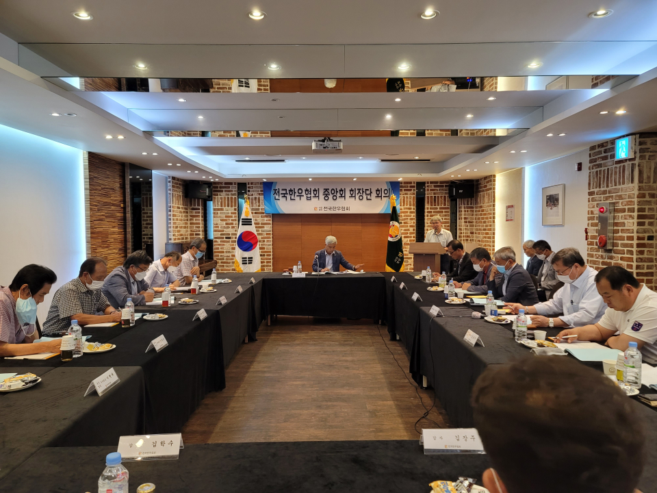 전국한우협회는 지난 20일 대전시에서 회장단 회의를 열고 중앙회 차원에서 집중호우 피해 농가돕기 성금을 모금하기로 결정했다.