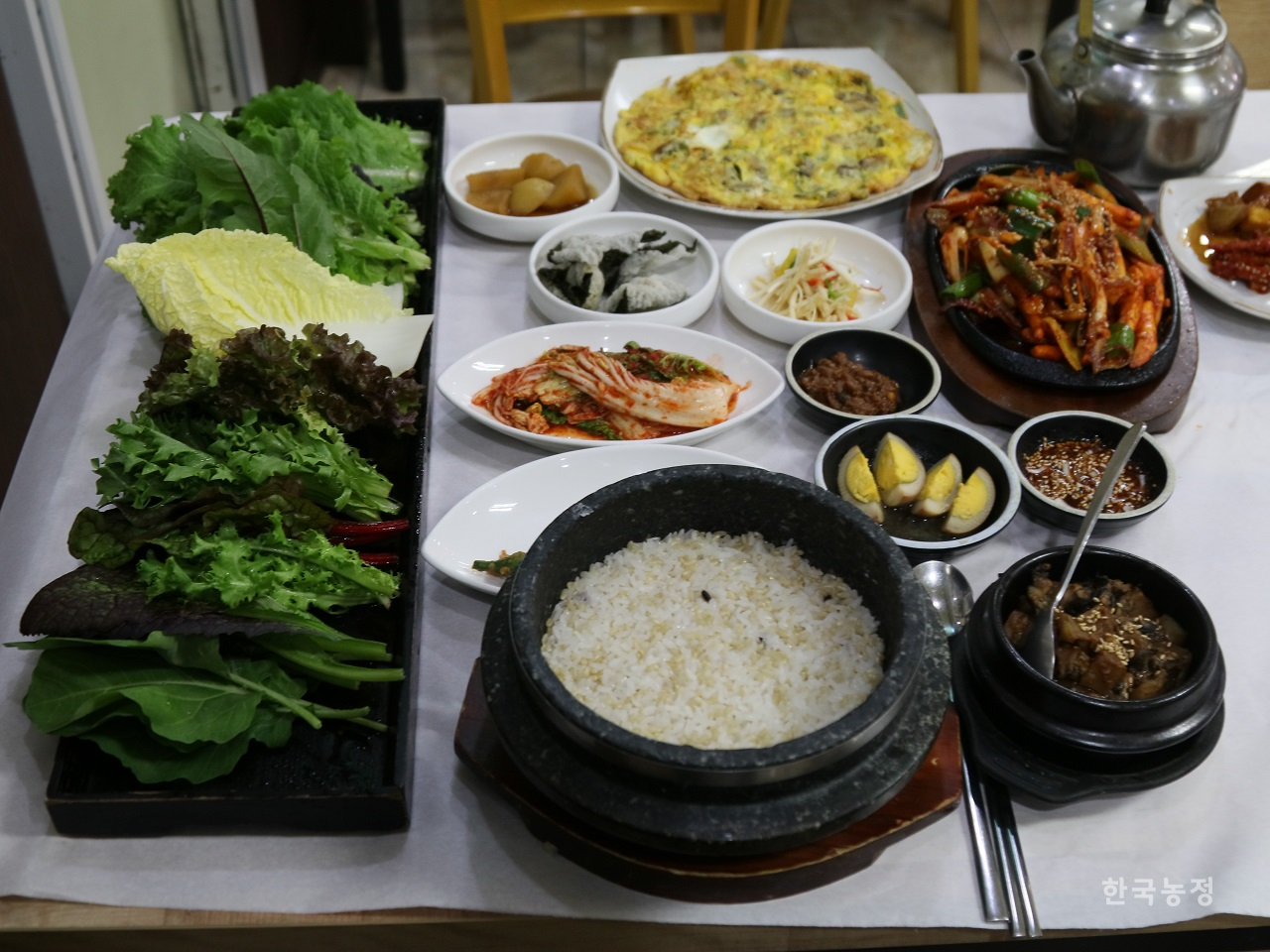 충북 제천 친환경식당 ‘산아래’의 밥상.