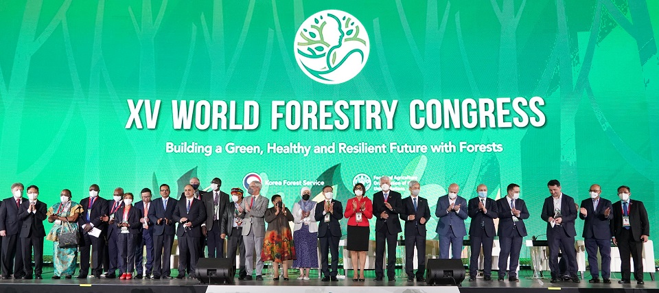 제15차 세계산림총회가 지난 2일부터 6일까지 서울 코엑스에서 개최돼 141개국 1만5,000여명이 대면 및 비대면 방식으로 참가했다. 사진은 지난 6일 열린 폐회식 모습.  산림청 제공