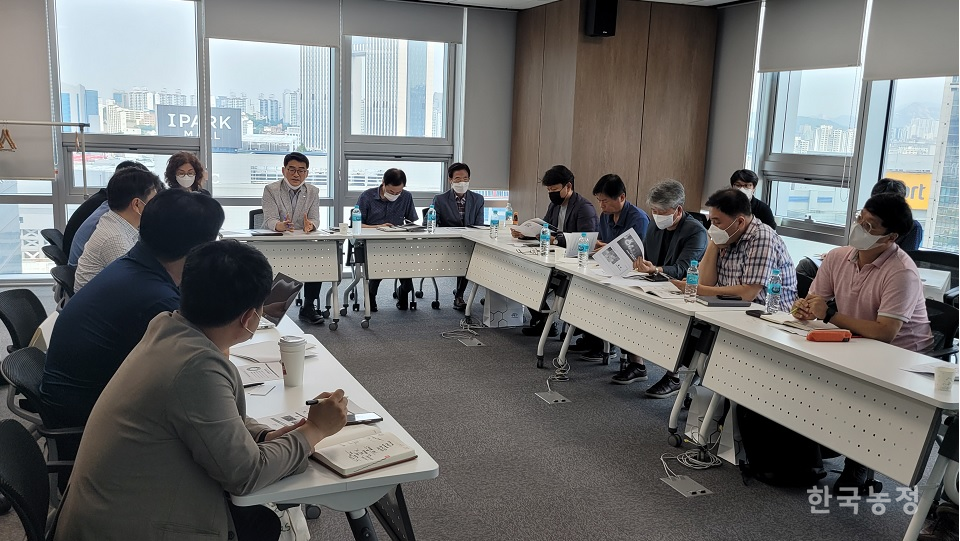 지난 15일 서울 용산구 농기평 한가람평가장에서 노수현 농기평원장 주재로 기자간담회가 열리고 있다.