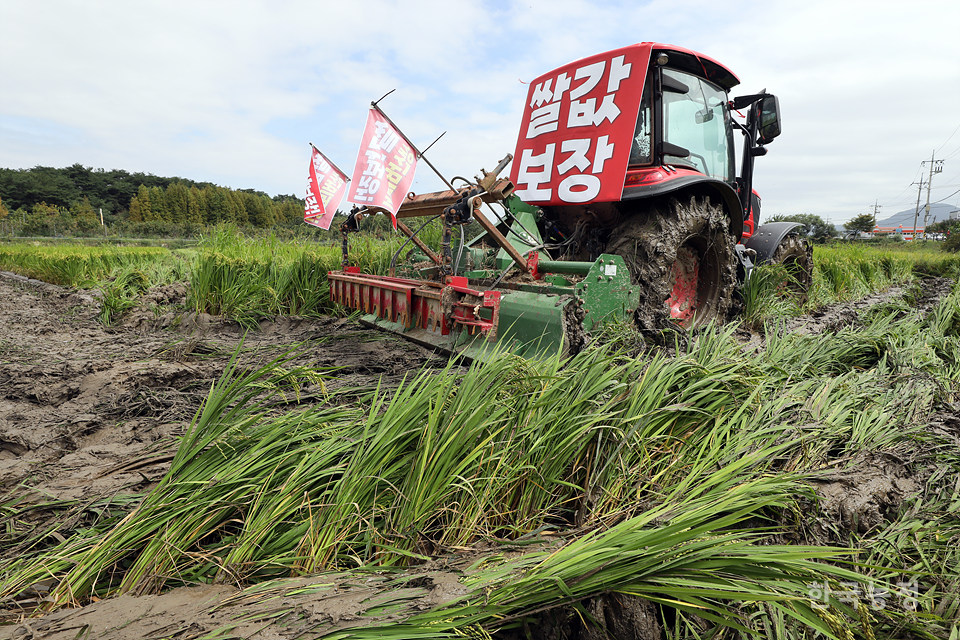 나락 베고 논 갈아엎고 … ‘농업 무시·농민 천시’ 시대를 살다