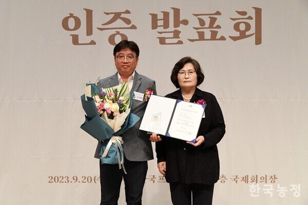 도드람한돈은 지난 20일 한국프레스센터에서 열린 ‘제19회 우수 축산물 브랜드 인증 발표회’에서 우수축산물브랜드 인증을 받았다. 도드람양돈농협 제공
