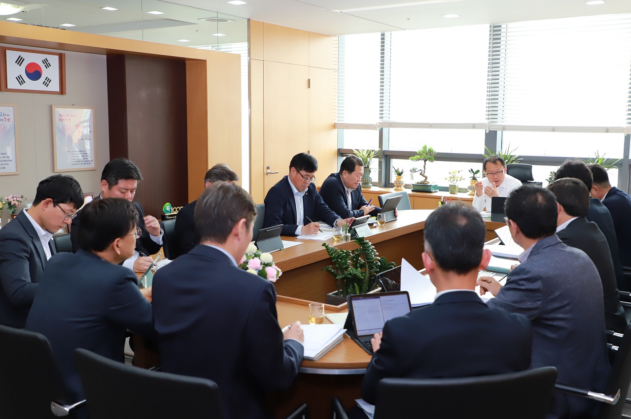 농협상호금융이 지난 16일 비상경영대책위원회를 발족하고 첫 회의를 진행하고 있다. 농협상호금융 제공