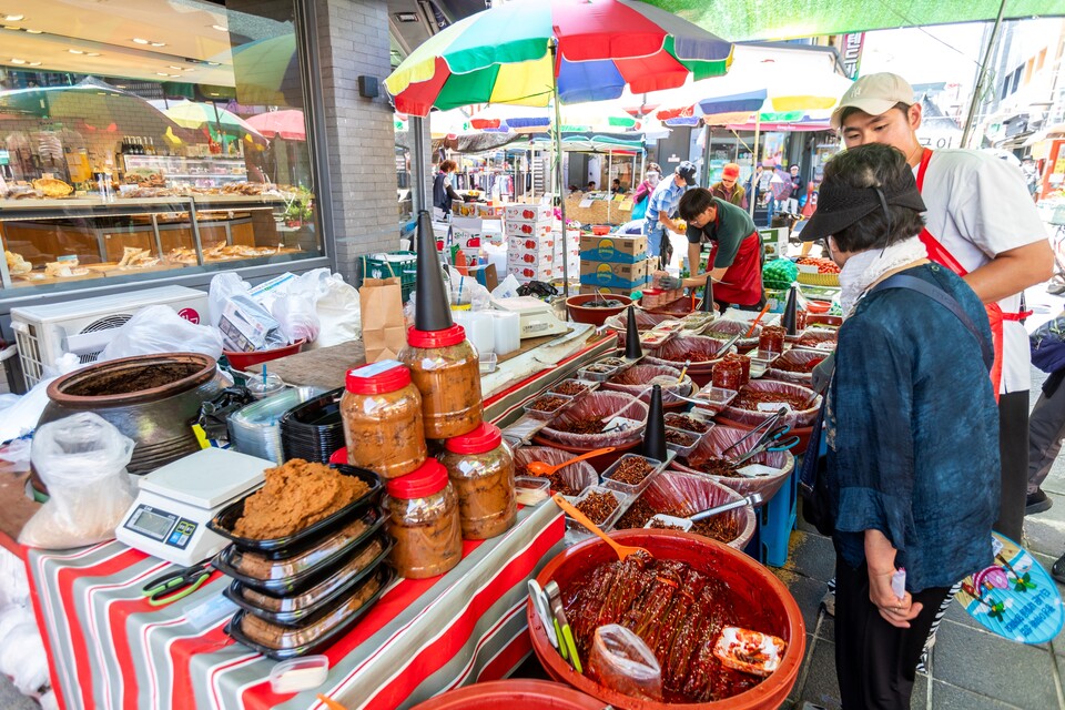 가족 모두 여기저기서 반찬집을 하고 있는 중. 사진 류관희 작가