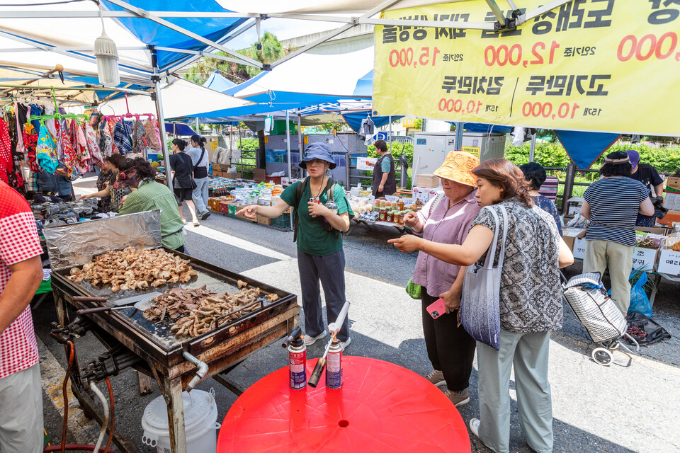 도래창이 궁금한 여자 셋. 사진 류관희 작가
