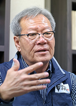 "국가 의지가 없으면 농업이 보존되기 힘든 시대가 됐다. 개발이 우선되는 사회이고 기후위기가 상시화된 현재, 한번 훼손된 농지를 복구하는 일은 불가능하기 때문이다. 전 국민의 생명과 연결된 농업의 가치를 국민과 함께 논의하는 일에도 더 적극 나서야 한다." 한승호 기자