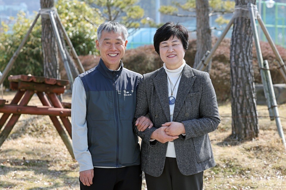 이효신 부의장과 삶의 동반자인 아내 박연희씨. 한승호 기자