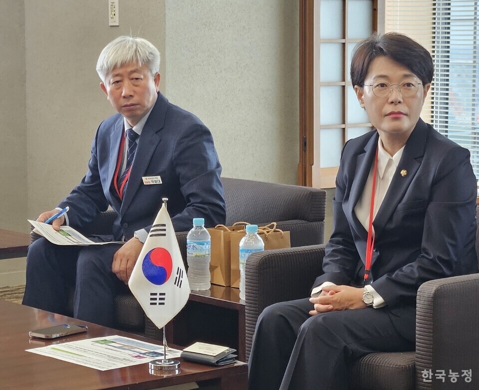 (왼쪽부터) 진보당 박형대 전남도의원, 전종덕 국회의원.