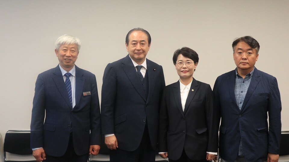 (왼쪽부터) 박형대 전남도의원(진보당), 미노리카와 노부히데 농림수산위원장(자유민주당), 전종덕 국회의원(진보당), 장대연 주일 전라남도사무소 소장. 진보당 제공 