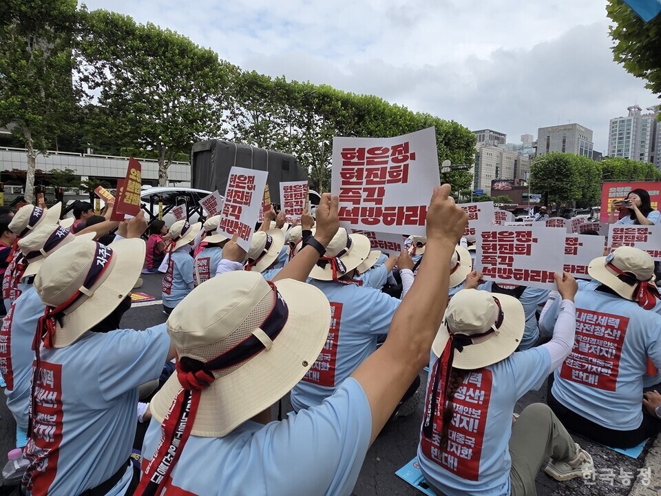 ‘오창훈 불법 재판 규탄! 대법원은 현은정, 현진희 즉각 석방하라! 사법 피해자 현은정·현진희 석방 촉구대회’가 지난 14일 서울 대법원 후문 앞 대로에서 열렸다. 