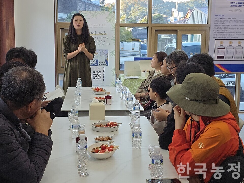 우리술도가 ‘새봄’이 지난 16일 전북 고창읍성 모두의 거리에서 전통주 시음회를 마련했다.