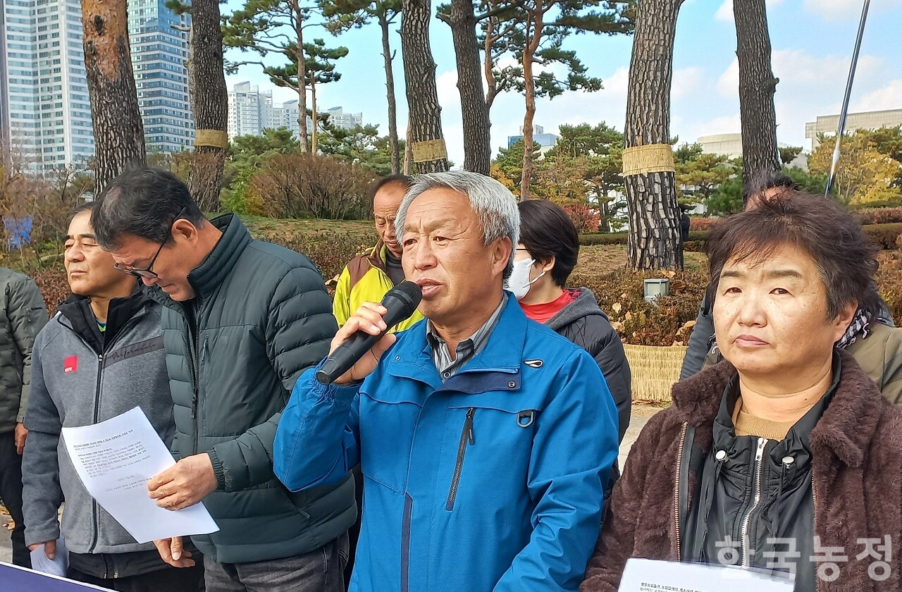 발언하는 오용석 전국농민회총연맹 강원도연맹 의장.