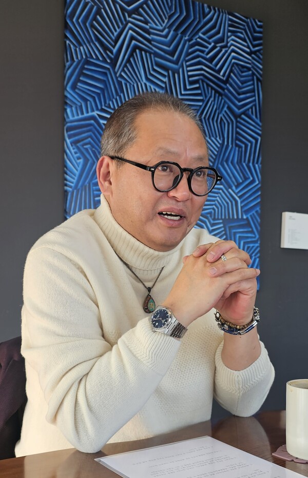 지난 19일 경기 양평군 강상면 네니아 본사 1층에서 문영진 네니아 대표가 인터뷰에 응하고 있다. 원재정 기자