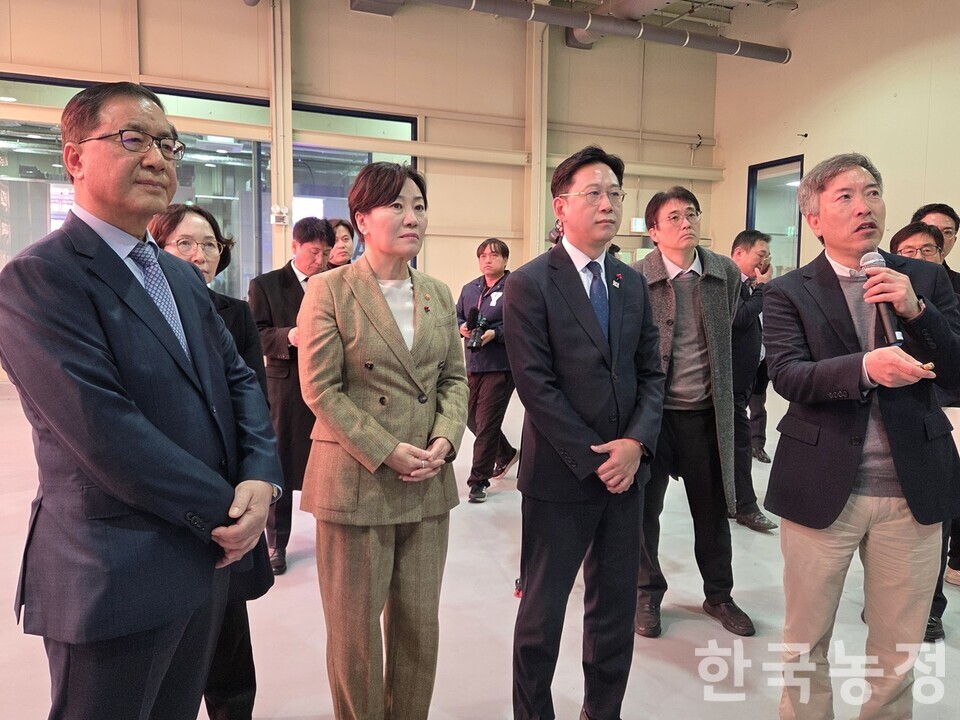 농업 AI 전환 앞에 놓인 과제는 - 뉴스 썸네일 이미지