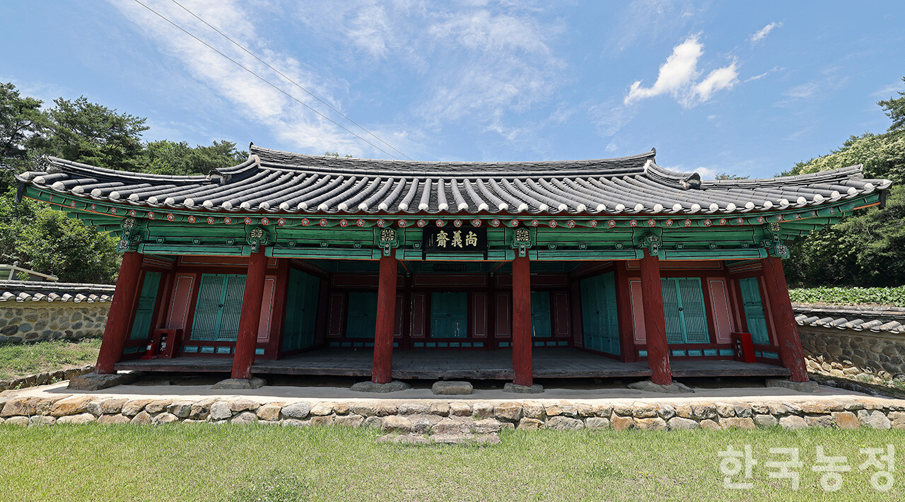 단종의 시신을 수습한 엄흥도의 공을 기리기 위해 건립된 서원인 상의재. 한승호 기자