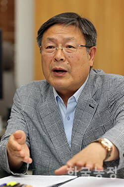 “농특위의 존재감은 ‘정책 현실화’에서 나옵니다. 자문기구라는 틀에 갇히지 않고, 현장과 깊이 소통해 농민이 진짜 체감할 수 있는 정책을 입안해내면 농특위의 존재감은 자연스럽게 증명됩니다.” 한승호 기자