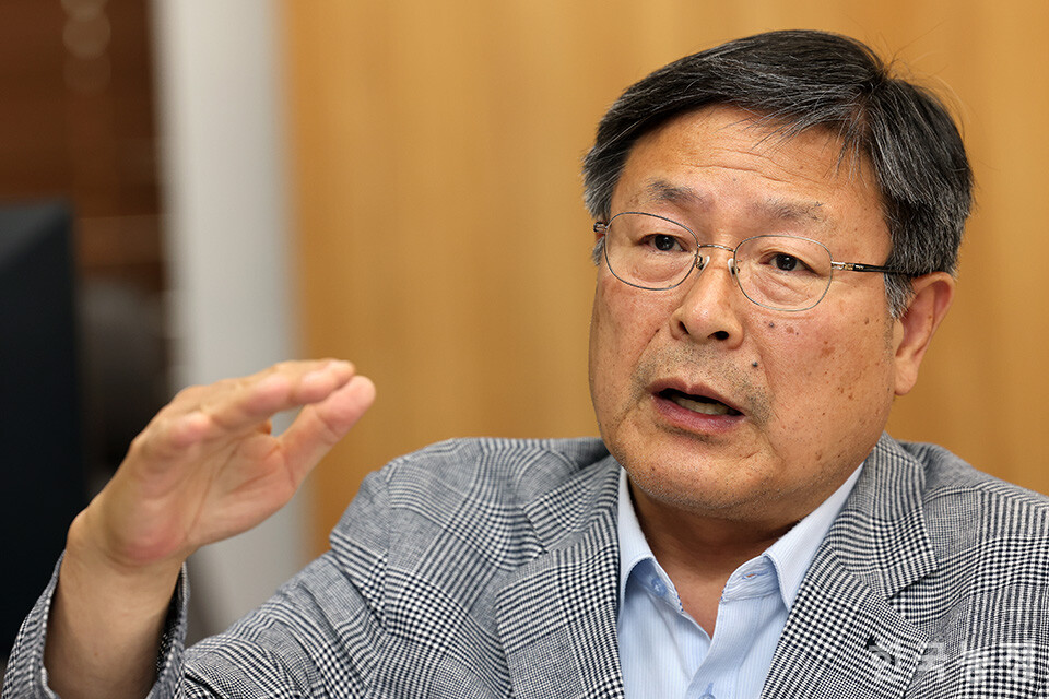 “농어촌기본소득은 반드시 지역 안에서 소비돼야 가치가 있습니다. 원료의 생산부터 유통, 가공, 최종 소비까지 지역 내에서 연속적으로 회전하는 ‘n차 순환’ 구조를 넓혀야 합니다. 그래야 지역 승수 효과가 발생하고, 궁극적으로 농가 소득도 함께 늘어납니다.” 한승호 기자