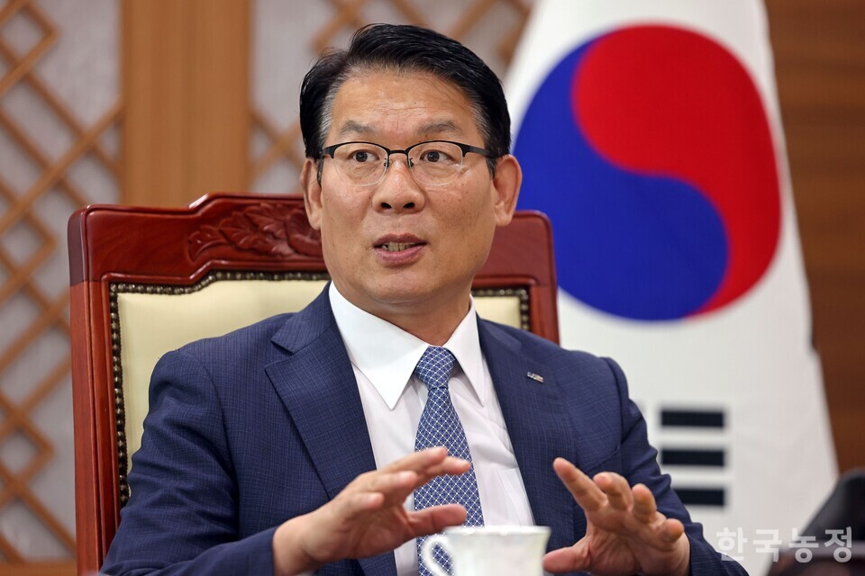 취임 1주년을 맞이한 김인중 한국농어촌공사 사장은 본지와의 인터뷰에서 임기 내 목표로 "농민들이 신뢰하고 사랑할 수 있는 농어촌공사를 만들고 싶다"고 강조했다. 한승호 기자
