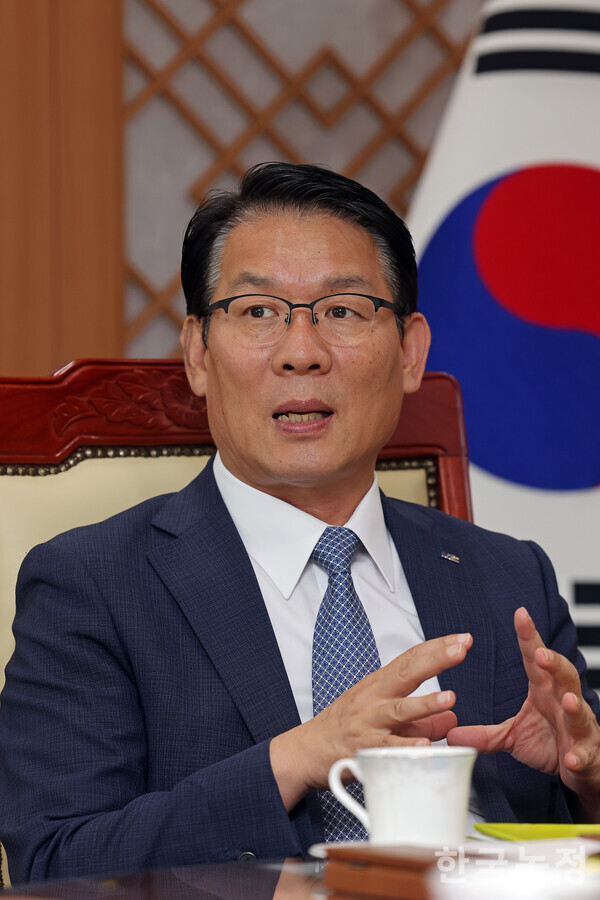 ​김인중 한국농어촌공사 사장은 "수상태양광 사업의 발전수익을 연간 2000억원 정도로 예상하는데, 이것을 100% 농업용수 관련 현장서비스에 쓸 생각"이라고 말했다. 한승호 기자​