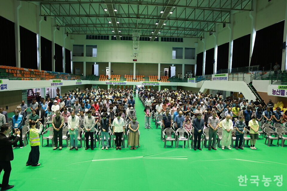 전국농민회총연맹 부산경남연맹과 거창군농민회는 지난 22일&nbsp;경남 거창군 거창스포츠파크 실내체육관에서&nbsp;‘2026년 부산경남농민 가족한마당’을 개최했다.